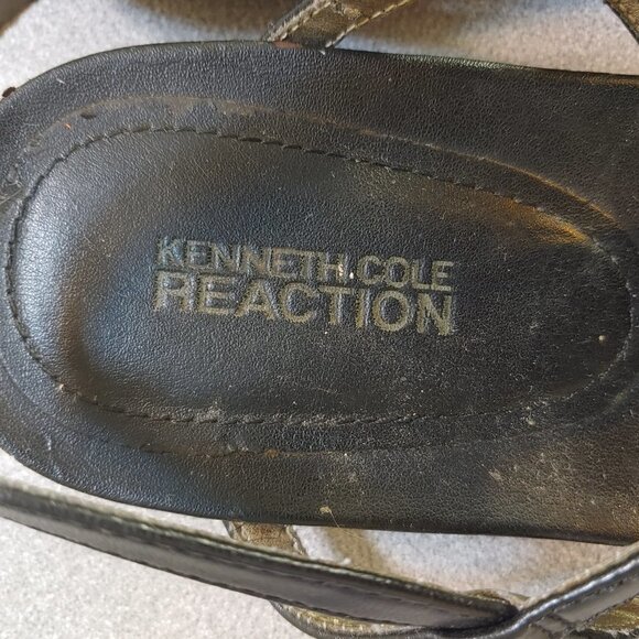 Kenneth Cole T Strap Sandals - Picture 4 of 7